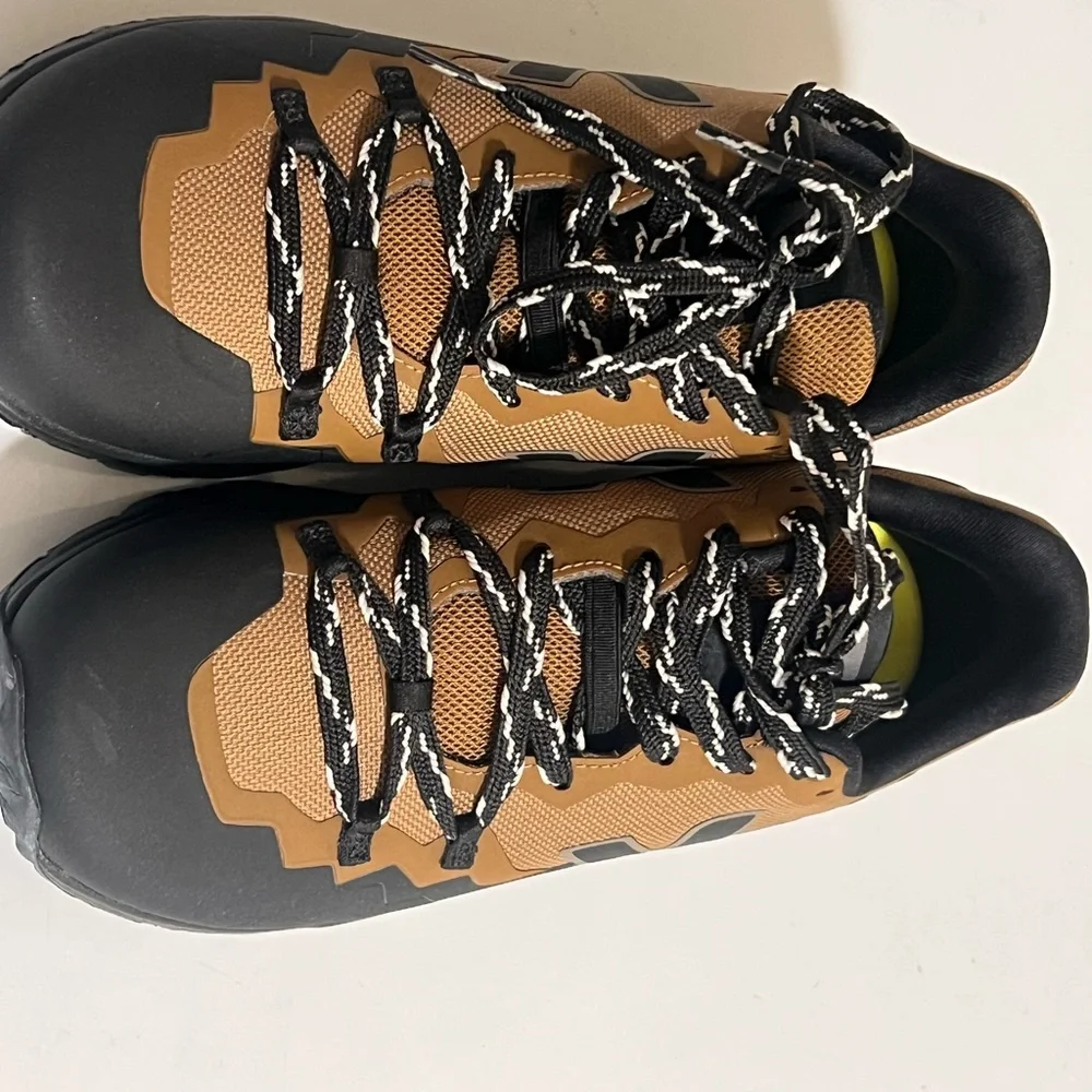 Veja Women’s Black and Brown Sneakers - Picture 5 of 6